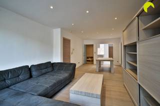 <p><span>In de Van Dijckstraat, op wandelafstand van Mortsel-Dorp wordt deze tweewoonst te koop aangeboden.</span></p><p><span>Op een boogscheut zijn tal van winkels, kwalitatieve scholen en openbaar vervoer (bus, tram en trein) gelegen. Daarnaast ligt ook het landschapspark Frijthout op wandelafstand.</span></p><p><span> </span></p><p><span>Indeling:</span></p><p><span>Op het gelijkvloers vinden we het eerste appartement.</span></p><p><span>Deze omvat een woonkamer (28m²), gerenoveerde keuken met oven, microgolfoven, vaatwasmachine, inductie kookvuur, ijskast en diepvriezer.</span></p><p><span>Achteraan vinden we de slaapkamer van 12m².</span></p><p><span>De badkamer werd eveneens gerenoveerd en voorzien van een ruime douche en dubbele lavabo. Het toilet is apart.</span></p><p><span>Tot slot beschikt dit appartement over een wasplaats/berging.</span></p><p><span>Totale oppervlakte gvl appartement: 70m²</span></p><p><span> </span></p><p><span>Op de eerste verdieping is er een duplex appartement.</span></p><p><span>Deze omvat: woonkamer met voor- en achteraan ramen (35m²), keuken (11,5m²), badkamer met toilet. In de badkamer zijn de aansluitingen voor wasmachine en de gloednieuwe condensatieketel voorzien.</span></p><p><span>Op de tweede verdieping hebben we verder twee ruime slaapkamers (20m² en 14m²).</span></p><p><span>Totale oppervlakte duplex: 108m².</span></p><p><span> </span></p><p><span>Het gebouw is voorzien van een ruime kelder. Alle meters zijn individueel.</span></p><p><span>Beide appartementen zijn beschikbaar bij akte.</span></p><p><span> </span></p><p><span>Belangrijkste kenmerken:</span></p><p><span>- Volledig ingericht als tweewoonst of kangoeroewoning. Omvorming tot praktijkwoning of ééngezinswoning behoren tot de mogelijkheden.</span></p><p><span>- Ruime, propere kelder</span></p><p><span>- Centrale ligging</span></p><p><span>- Elektriciteit conform!</span></p><p><span>- Geen asbest gevonden</span></p><p><span> </span></p><p><span>EPC gelijkvloers: 170 kWh/m²j (unieke code: 20260910-0003951646-RES-1)</span></p><p><span>EPC duplex: 289 kWh/m²j (unieke code: 20260910-0003951761-RES-1)</span></p><p><span> </span></p><p><span>Oppervlaktes indicatief, volgens meting EPC</span></p><p><span> </span></p><p><span>Voor een bezoek ter plaatse kan u ons contacteren op het nummer 03 449 42 41 of mail ons via hallo@habicom.be.</span></p><p><span>Benieuwd naar de waarde van jouw woning? Check het gratis op www.watismijnhuiswaard.be</span></p>