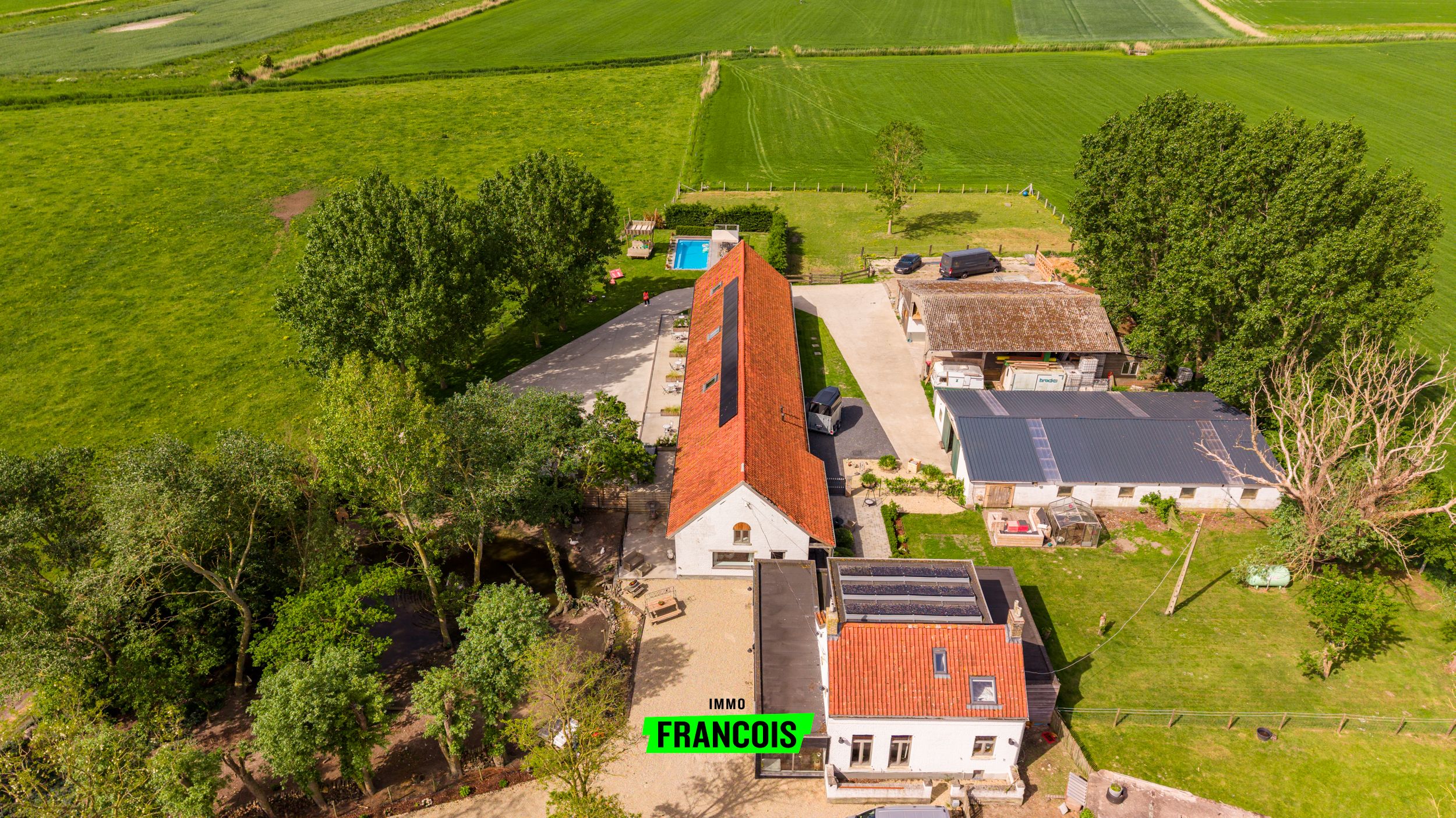 Unieke eigendom met woning en vakantiewoning voor 21 personen op 7.584 m² - foto 3