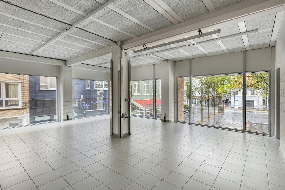 Zeer ruim hoekpand te huur (ca. 405 m²) in hartje Oostende - foto 5
