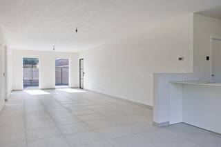 Dit nieuwbouwproject omvat 3 ruime woningen telkens met carport en tuin, gelegen in een rustige woonwijk in Desselgem.Het project omvat 1...