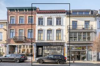 Dit karaktervolle handelspand is gelegen op een uitstekende commerciële locatie in de Oude Brusselstraat, één van de meest gegeerde en...