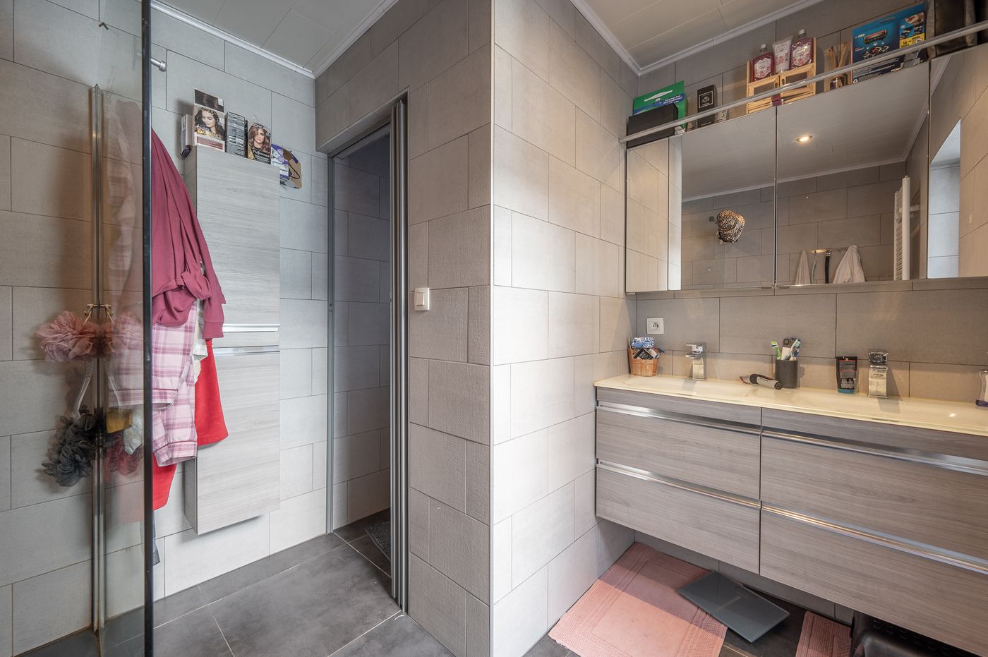 Ruime woning met atelier (65m²) en commerciële mogelijkheid in centrum Sint-Kruis - foto 5