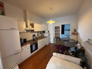Appartement met 1 slaapkamer gelegen in het centrum van Mortsel.Indeling van het appartement:Leefruimte: +/- 20m² planken vloerKeuken: +/- 14m²...