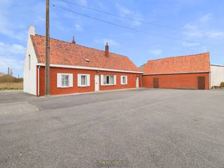 Vlieg mee over het perceel: https://www.youtube.com/embed/Vw6lGiKmZOs<br /><br />HOEVE / BOERDERIJ / EXCLUSIEVE BOUWKAVEL op een PERCEEL VAN 5504 M² met bijhorende SCHUREN, STALLINGEN en WEIDE in een DOODLOPENDE STRAAT in een LANDELIJKE OMGEVING te Zwevegem. <br />Deze eigendom biedt de MOGELIJKHEID TOT EEN BESTEMMINGSWIJZIGING NAAR WONEN mits het voldoen aan bepaalde voorwaarden, contacteer ons voor meer informatie hierover. <br />Daarnaast is er een mogelijkheid tot AANKOOP VAN WEIDES VAN 9320 M² AAN DE OVERZIJDE VAN DE STRAAT VOOR € 125.000.<br />Het TE RENOVEREN / TE SLOPEN WOONHUIS bestaat uit een woonkamer, leefkeuken, 2 slaapkamers, een badkamer en een bergruimte. <br />De BIJHORENDE BIJGEBOUWEN bieden tal van potentieel en de WEIDE VAN +/- 29 ARE is ideaal voor het HOUDEN VAN DIEREN.<br /><br />Adres: Oude Lettenhofstraat 1 te Zwevegem<br /><br />G-score + P-score D. Renovatieverplichting van toepassing.