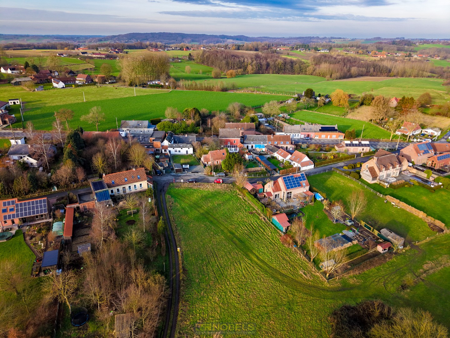 Te koop, Ruime bouwgrond voor open bebouwing op landelijke ligging te Ellezelles! - photo 3