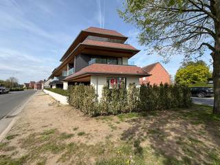 Celebrate the new year with us and discover this building during the Kijk en klinkdag on Wednesday 31/01 between 3.30 pm and 4.15 pm!Residentie Daniël &amp; Zozima is a new construction project in a central location consisting of 15 apartments in villa construction for sale in Waregem. From the inside out, there is a great sense of light, space and freedom. The spacious terraces certainly contribute to this. The units will be heated with geothermal energy (heat pump). It is possible to purchase underground parking spaces and/or garage boxes. The location of the 15 apartments is unique and can be briefly summarized as quiet, with a very convenient accessibility. The center is just around the corner. The inner and outer rings are easily accessible. Furthermore, all facilities are in the immediate vicinity, without being bothered: hypermarket with shopping center, garden center, lab, clinic,...Possibility to purchase under 6% VAT!- EPB: in format- urban planning information: on request