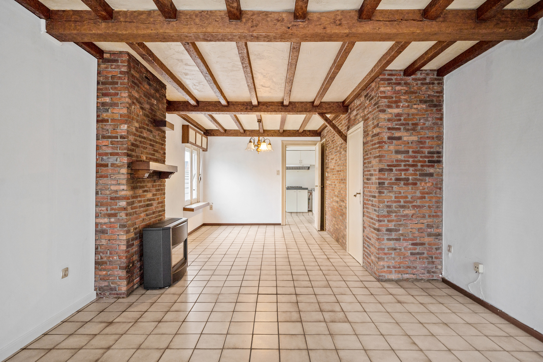 Te renoveren woonhuis met 3 slaapkamers.  - foto 2