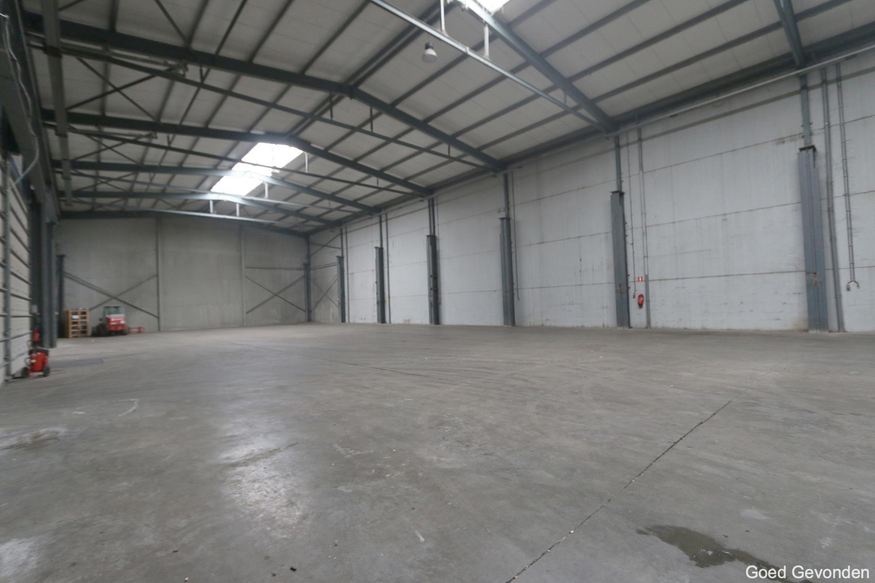 Commercial à louer à Saint-Trond - photo 3