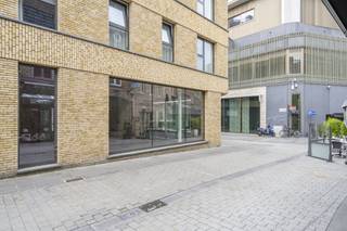 Overweegt u om uw onderneming te vestigen op een locatie met goede zichtbaarheid? Dan is deze locatie in het centrum van Kortrijk een...