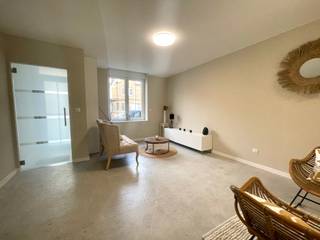 Menen: smaakvol gerenoveerde woning met 4 kamers en garage te huur.Indeling:inkomhal, living met open keuken, badkamer, 2 aparte toiletten,...