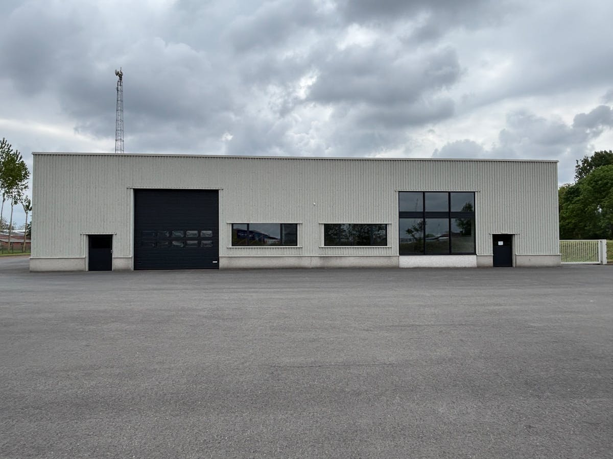Bedrijfsgebouw op strategische locatie te Izegem - foto 2