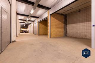 Nood aan een stockageruimte?Het loodsengebouw is gelegen in de Wegvoeringstraat te Wetteren.Er is een badgesysteem, camerabewaking, toegankelijk van...
