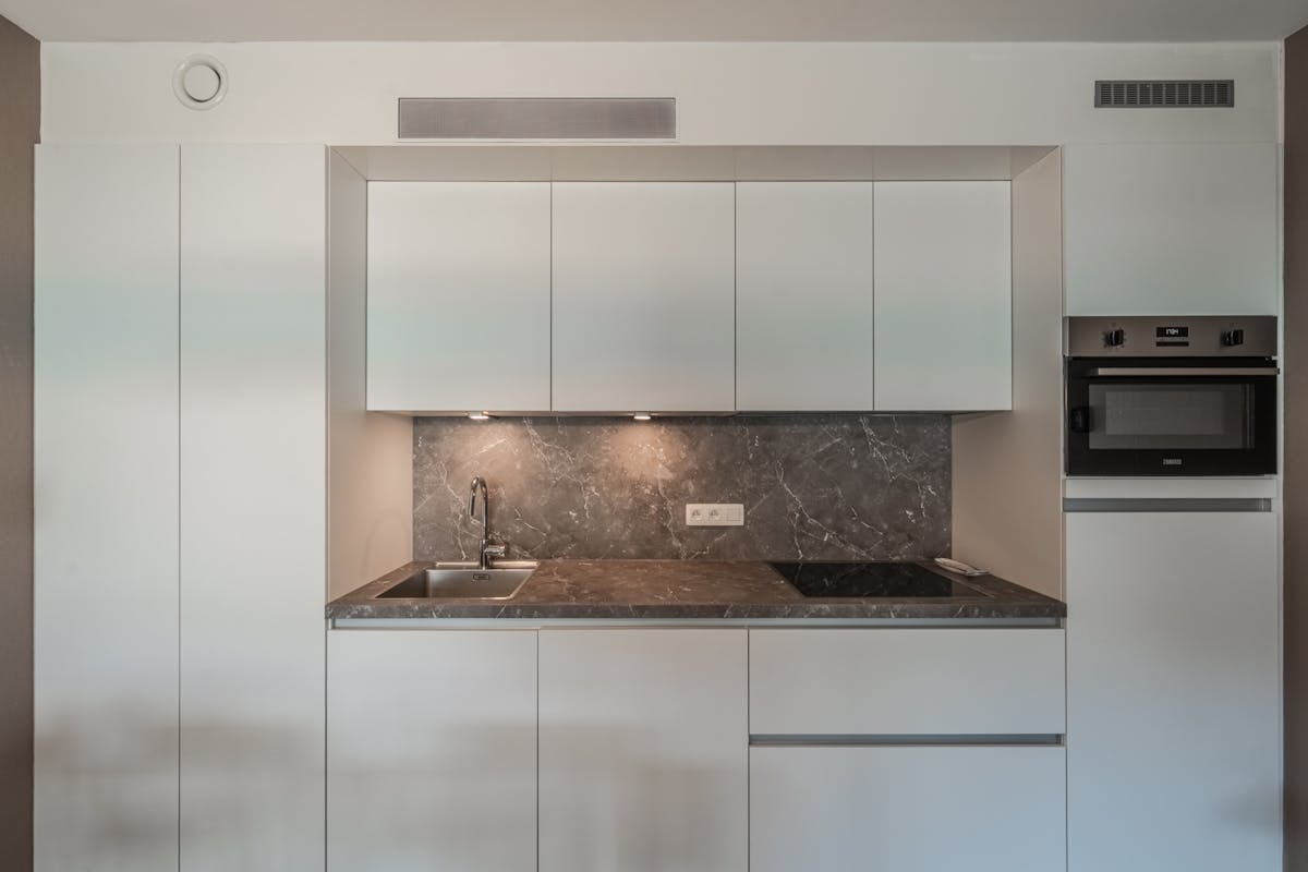 Prachtig gelijkvloers appartement met 1 slaapkamer en terras! - foto 5