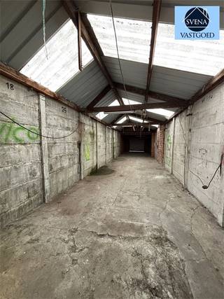 LOODS TE CENTRUM NINOVERichtprijs : 87.500 euro Deze loods is ideaal gelegen, kortbij het centrum van Ninove, in de wijk nabij het stadspark en...