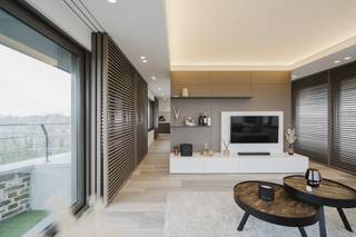 Op zoek naar een penthouse te koop in Harelbeke? Aan de gegeerde Banmolens geniet u van prachtige vergezichten over de Leie, in een rustige...