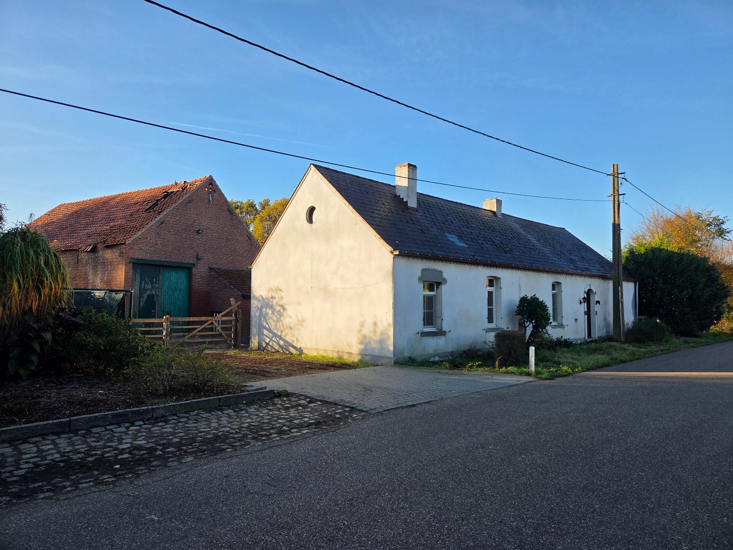 Woning met 3 slpks, schuur met 3 stallen en weiland op 2.288 m² nabij Geel-centrum ! - foto 2