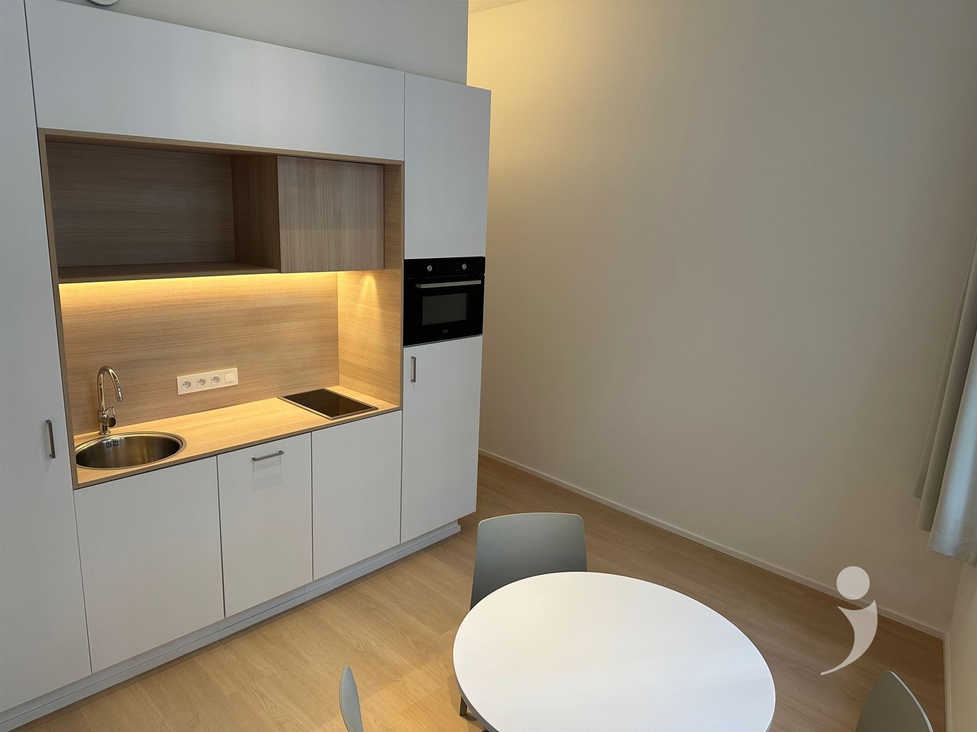 Renovated studio in historic center of Leuven - photo 2