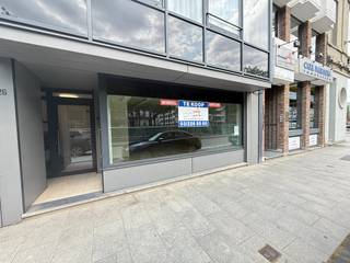 Gelegen op een uiterst centrale locatie aan de prestigieuze Britselei 26 in Antwerpen, bieden wij deze instapklare kantoor- of handelsruimte te...