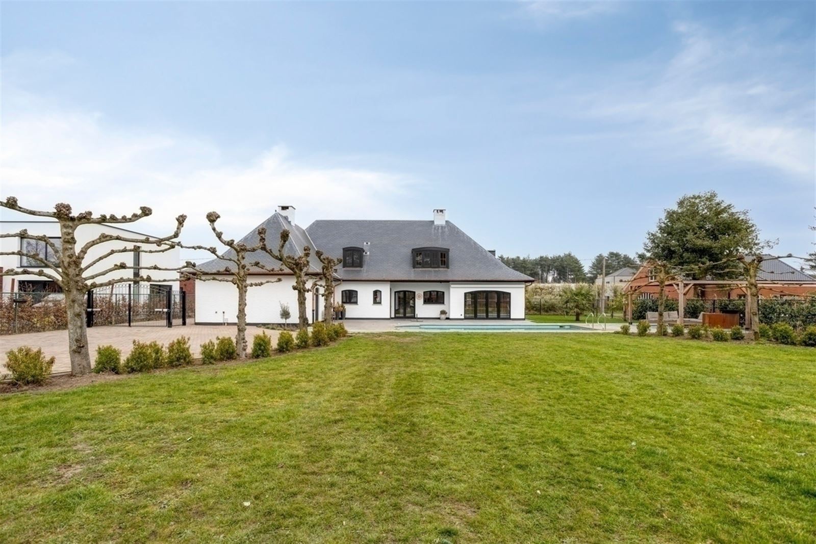 Uitzonderlijk ruime charmante villa op 2451m² - foto 4
