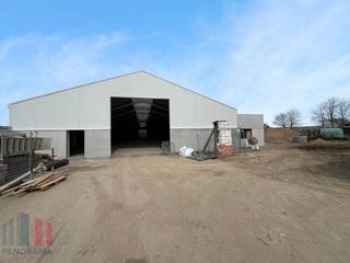Dit hoogwaardig bedrijfsgebouw heeft een totale oppervlakte van 3.775 m² waarvan 275m² kantoren en sociale ruimte. De site is vlot bereikbaar...