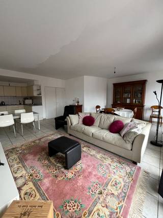 Zeer modern, net appartement in het centrum van Geel:Dit appartement bestaat uit:- Ruime woonkamer- Open, ingerichte keuken- Badkamer met ligbad en...