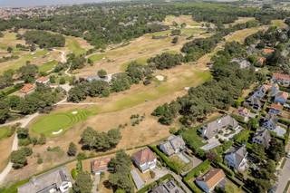 Villa d’exception "Green Seven" avec vue panoramique sur le Royal Zoute Golf Club – situation unique à la Magere Schorre...Située dans un cadre...