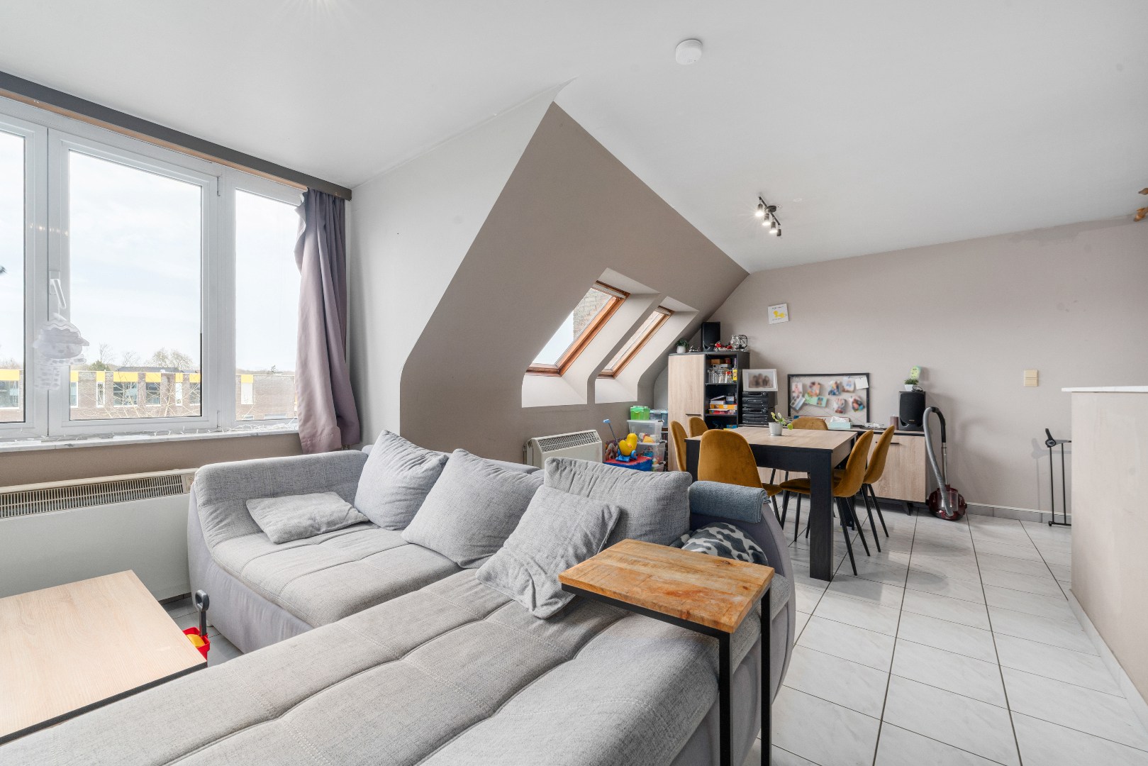 Ruim duplex appartement met 3 slaapkamers en garage te Lokeren - foto 4