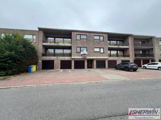 Partie d'un immeuble d'appartements très bien situé au centre et à distance de marche de toutes les commodités ! La moitié de l'immeuble se compose...