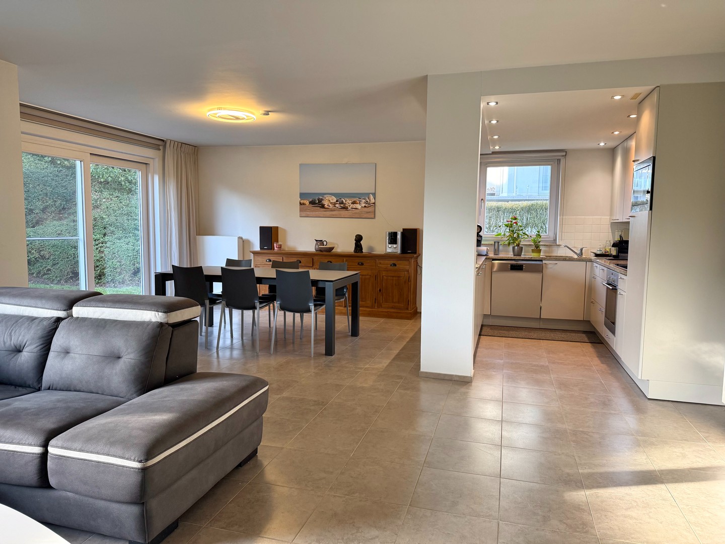 Ruim appartement met zonnig terras en tuintje. - foto 3