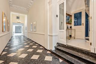 For more information or to arrange a viewing, call 0497 87 91 68 - Discover this beautifully renovated townhouse, ideally located in the...