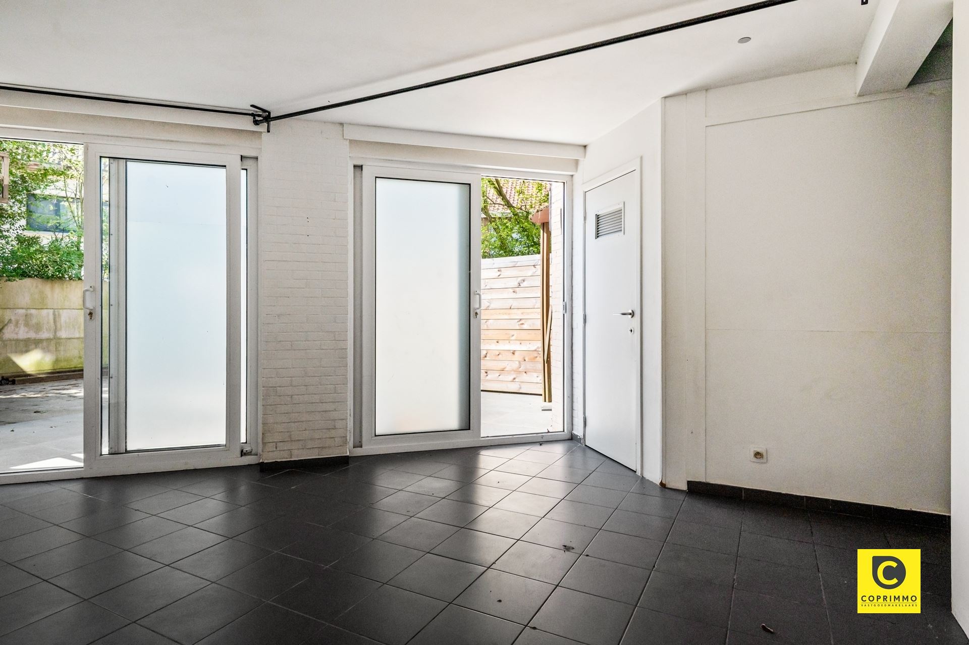 Op te frissen GLV met 1 à 2 slpks, tuintje &amp; staanplaats! - foto 5