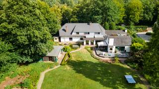 VILLA MET BINNENZWEMBAD EN TENNISTERREIN NABIJ HET PARK VAN SCHILDEOp een uitzonderlijke locatie nabij het Park van Schilde bevindt zich deze villa...