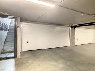 Dubbele garagebox te huur – €250/maand incl. btw – Wittemolenstraat 17 bus 22-23, 8200 Sint-MichielsRuime dubbele garagebox te huur op een...