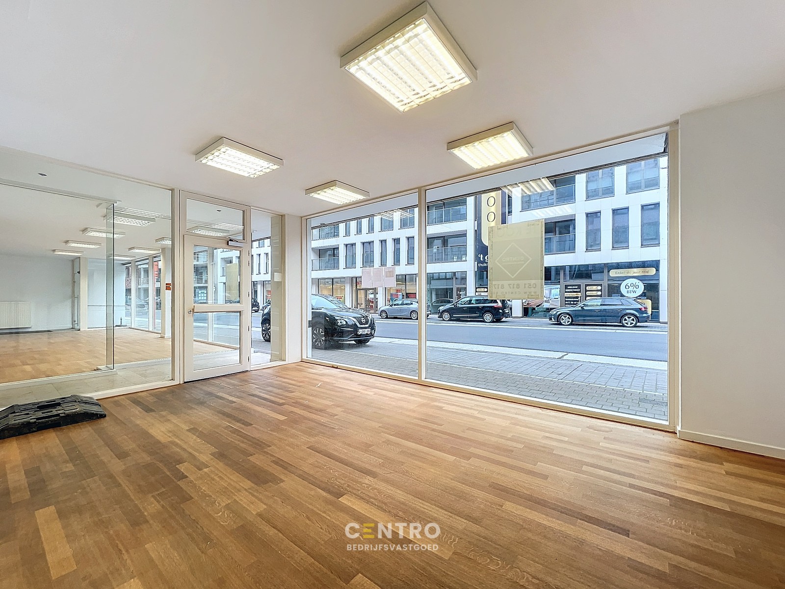 Unieke kantoor- en winkelruimten van ± 450m² te Roeselare - dicht bij de Grote Markt aan héél AANTREKKELIJKE prijs! - foto 5