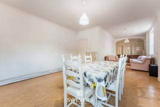 Interesse? Meer informatie op www.SWEVERS.be. - Tiensesteenweg 89 in Sint-Truiden is een ruime, karaktervolle halfopen bebouwing uit 1936 met...