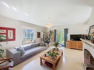 BRAINE-L’ALLEUD limite WATERLOO – Dans le quartier du Clerbois, découvrez cette magnifique villa non meublée de ±220m² habitables nichée sur...