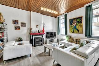 Voor meer informatie of een bezoek, bel 02 884 23 25: Topo-Immo biedt u deze verrassend ruime woning aan op een perceel van 11a60ca met tal...