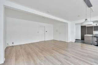 Découvrez cet appartement soigné et économe en énergie, idéalement situé au calme dans la Windmolenstraat 23 boîte 3, à deux pas de la place Dusart...