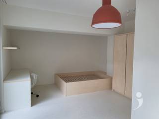 <p>*<span> Visit to be requested at student@immolivit.be </span></p><p><span>** For students only</span></p><p><span> </span></p><p><span>Project YOU is located on Bondgenotenlaan, Leuven's most important and well-known shopping-mall street. With its three entrances and strategic location under the tower of the university library, the project is the new hotspot for students in Leuven.</span></p><p><span> </span></p><p><span>Thanks to its location along the city's main access road, YOU is easily accessible on foot, by bike, public transport and by car. The nearest bus stop is one minute away, the train station just ten minutes away. The buildings are equipped with every comfort and extensive contemporary facilities, and the green interior areas provide space for a pleasant break from Leuven's lively student life. </span></p><p><span> </span></p><p><span>This Studio is located at the back of residence YOU with access via Koning Leopold I street. The studio is located on the ground floor along the courtyard. As a result, there is plenty of natural light and a view of the planted courtyard garden. The studio has a private bathroom with sink, shower, and toilet. The studio is also equipped with its own kitchen with necessary appliances such as an induction stove, cooker hood, built-in refrigerator, and built-in microwave/oven. </span></p><p><span>Underground there is a lockable bicycle storage and a waste room.</span></p><p><span> </span></p><p><span>The area of the studio is 33.6 m².</span></p><p><span>The price is 1095 euros/month including common charges (€65) and provision of utilities (€50).</span></p><p><span> </span></p>