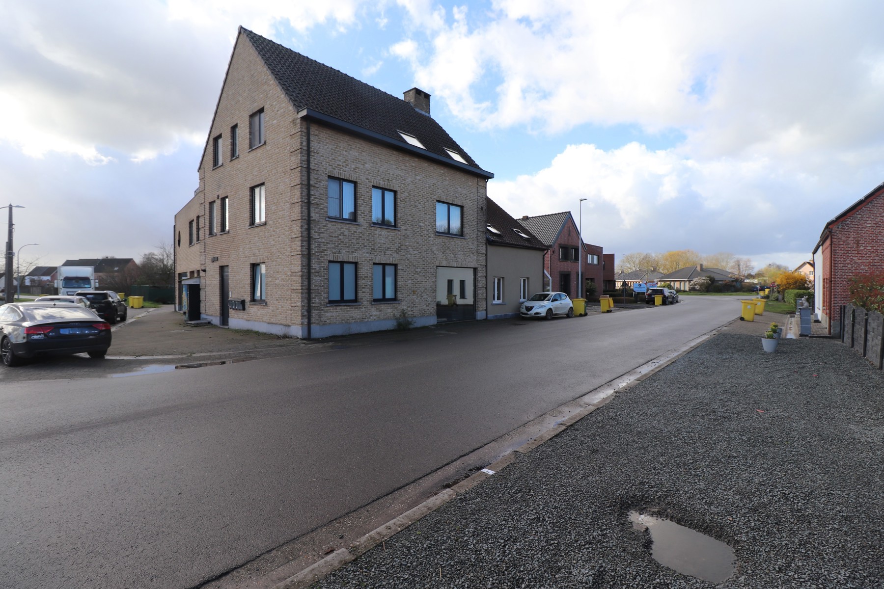 Gelijkvloers appartement met carport en gemeenschappelijke fietsenberging. - foto 2