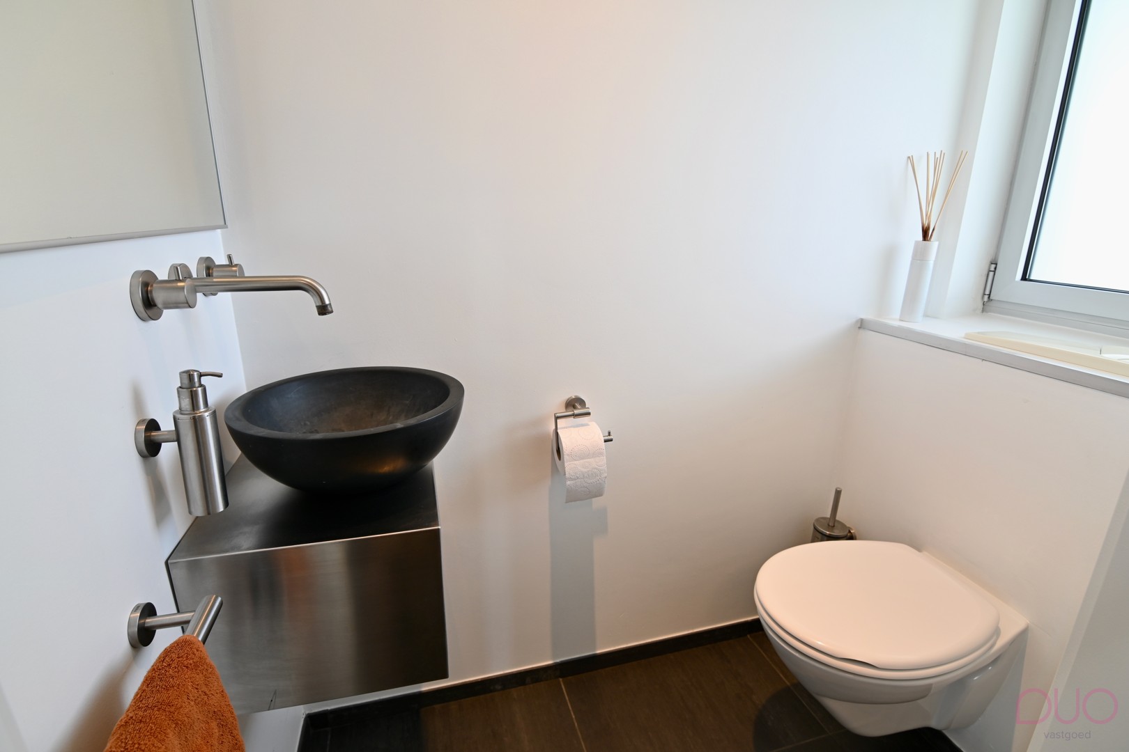 Ontdek ongeëvenaarde luxe en ruimte in deze prachtige villa in het rustige Herk-de-Stad. - foto 3