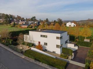 Exclusieve villa met binnenzwembad en high-end wooncomfort in een groene omgeving, op slechts enkele minuten van Maastricht. In de glooiende...