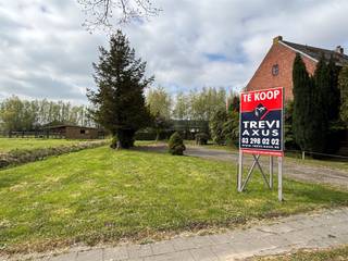 PERCEEL BOUWGROND VOOR OPEN BEBOUWING MET OPPERVLAKTE VAN 554 M².Gelegen langsheen Klein-Mechelen te Bornem. Vlotte bereikbaarheid gegarandeerd...