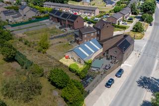 Entrepôt de 156 m² constituant une excellente opportunité pour du stockage, activité artisanale ou usage mixte.<br /><br />Caractéristiques :<br />Toiture récente équipée d’un système anti-condensation<br />Porte sectionnelle motorisée pour un accès aisé<br />Alimenté en eau et en électricité<br />Raccordé à l'égout<br />Accès via une servitude en votre faveur<br />Espace extérieur à l’arrière<br /><br />Un bien fonctionnel et bien entretenu, idéal pour un indépendant, stockage ou une activité professionnelle.<br />Envie de visiter, contactez-nous: 0499/88.54.58 ou par mail ; barry.morue@weinvest.be.<br />Vente sous réserve d'accord du propriétaire.<br />***** Pour toute demande d'évaluation GRATUITE et SANS ENGAGEMENT, contactez votre agent immobilier local au 0499.88.54.58 *****