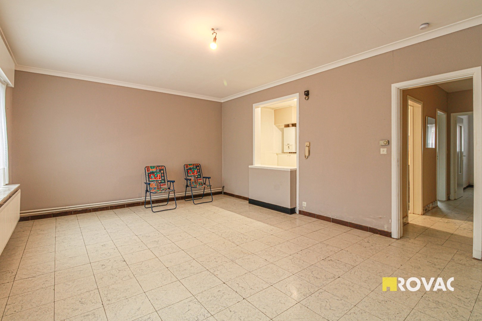 Deels te renoveren appartement met garage! - foto 2