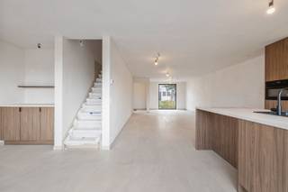 Ben je op zoek naar een energiezuinige, moderne nieuwbouwwoning op een rustige ligging met vlotte verbinding naar E17, Beveren en Sint-Niklaas?Ontdek...