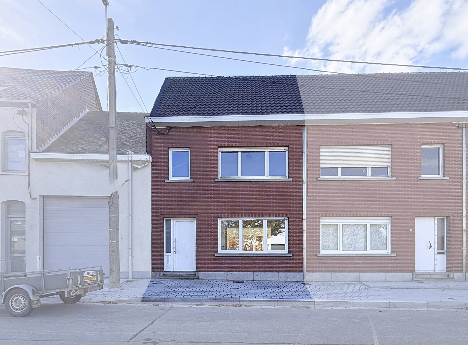 Gezinswoning met 3 SLPK, Tuin én Garage!Voor meer info en/of een bezoek, contacteer uw vastgoedkantoor KURTIMMO ENKEL via info@kurtimmo.be!