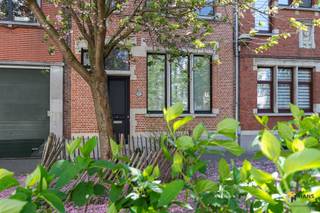 De Neufstraat 6 - Deurne Karaktervolle woning (189 m²) met 3 slaapkamers en zuidgerichte stadstuin (40 m²) in Deurne.Deze ruime woning met...