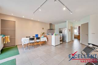 Vlak aan het station van Deinze vindt u deze volledig gerenoveerd en instapklaar duplex appartement terug. Met een bewoonbare oppervlakte van...