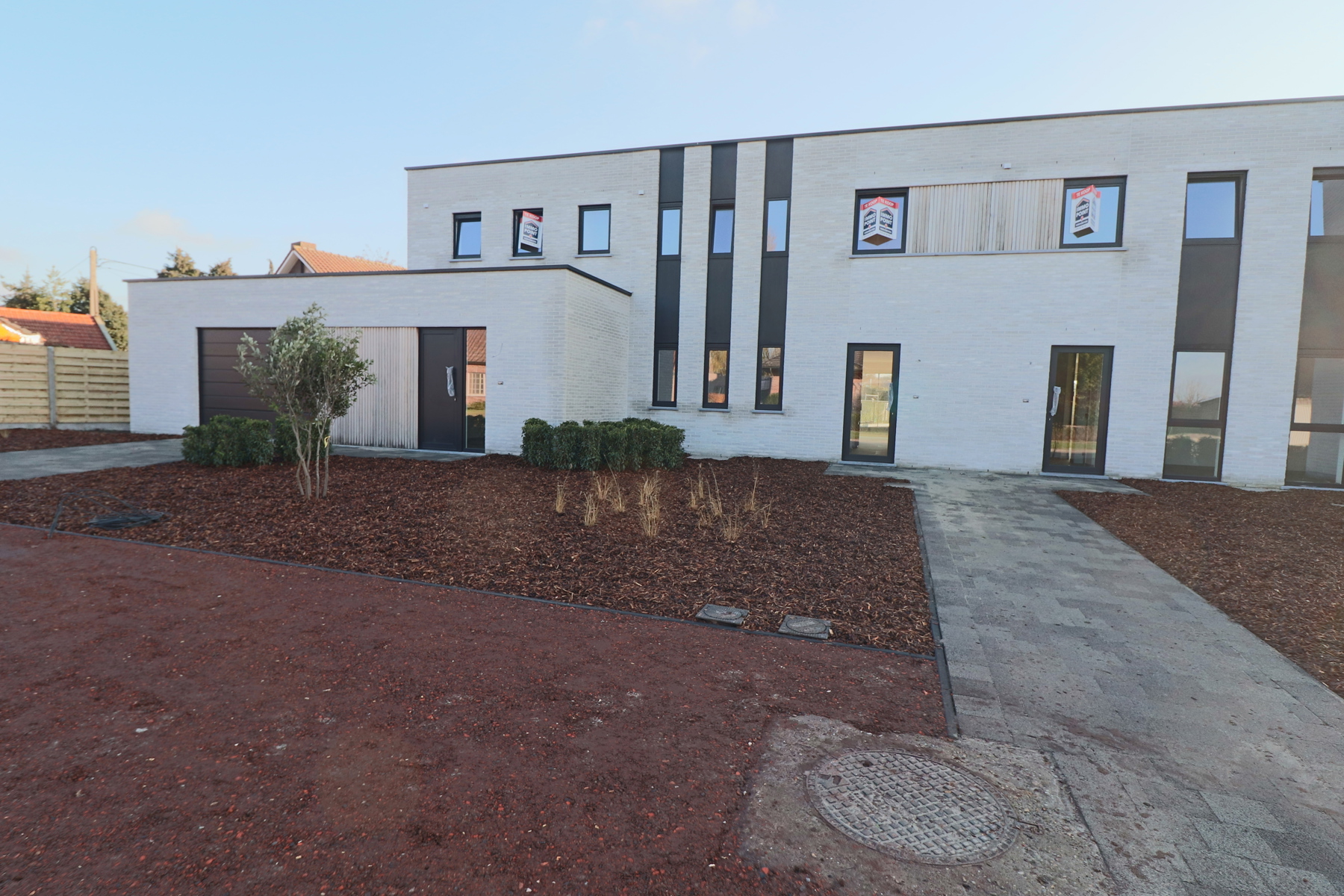 Woning met 3 slaapkamers en fietsenberging/carport op perceel van ca 367m² - foto 1
